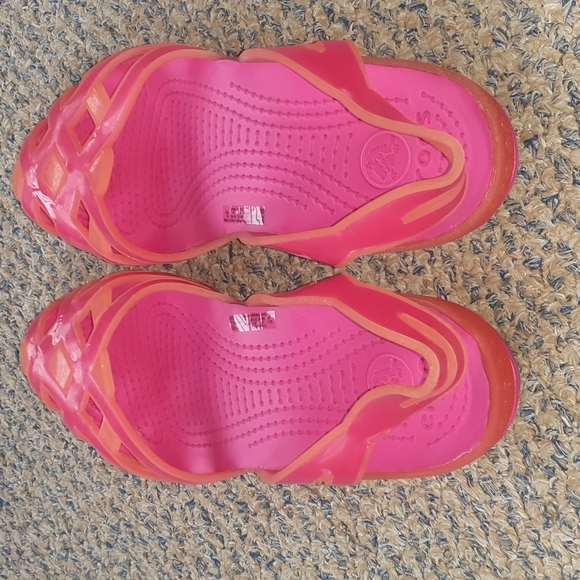Crocs Huarache Fuchsia & Grapefruit Cross Strap Sandals SIZE J5 - Picture 4 of 7